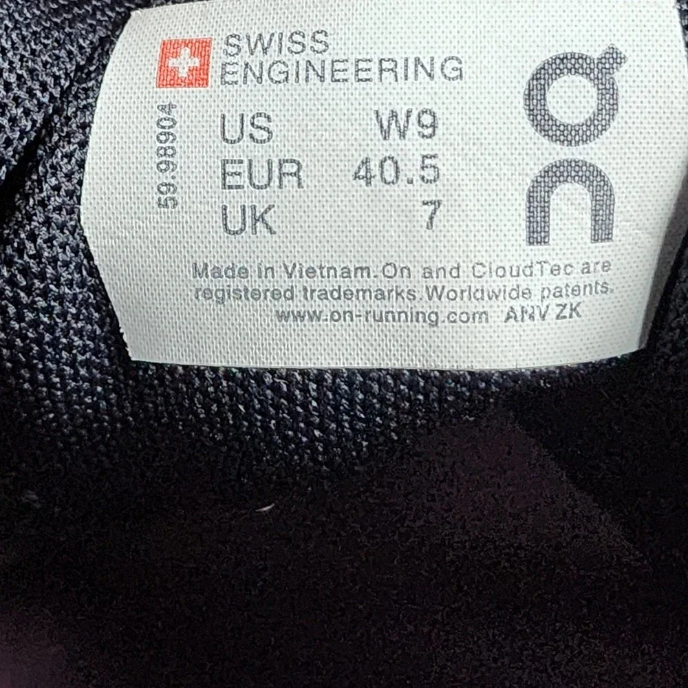 On Cloud 5 Running Shoes Women 9 Black CloudTec Sneakers 59.98904